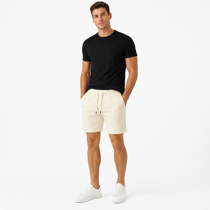 Bermuda NARO bege em modelo masculino - vista frontal