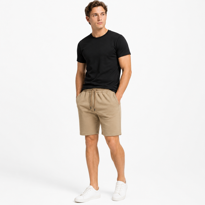 Bermuda NARO cáqui claro em modelo masculino - vista frontal
