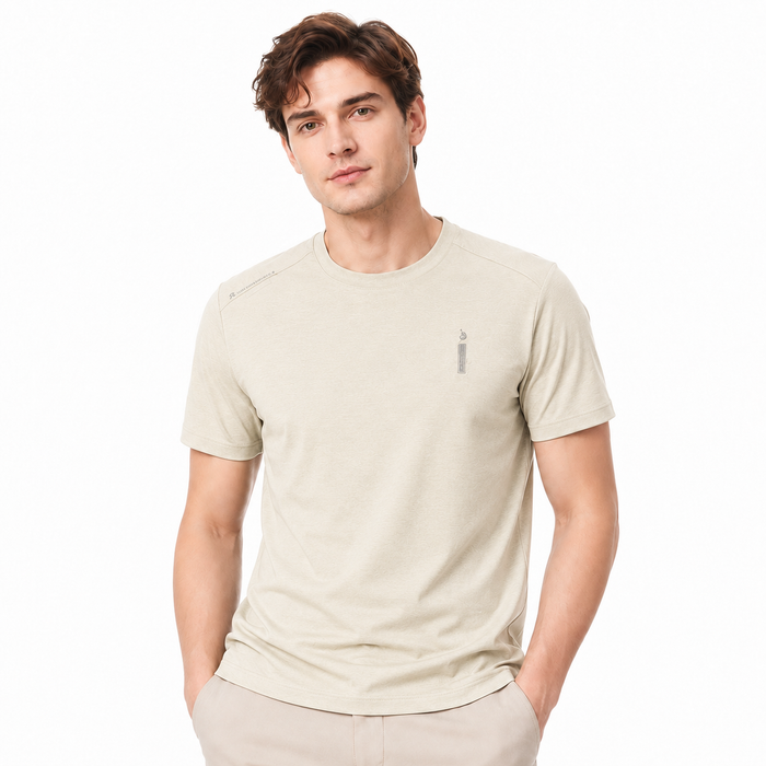 Camiseta masculina NARO cáqui vista frontal em modelo europeu