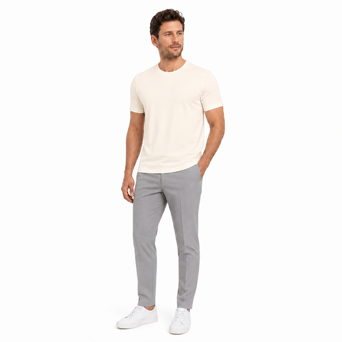 Camiseta masculina NARO Lyocell e Acetato damasco claro em modelo