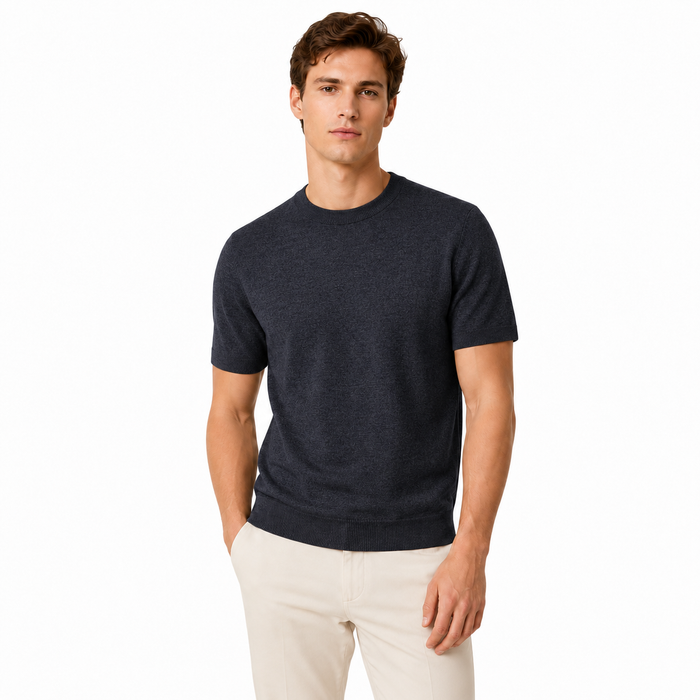 Camiseta masculina NARO em tricô de lã cinza-escuro vista frontal