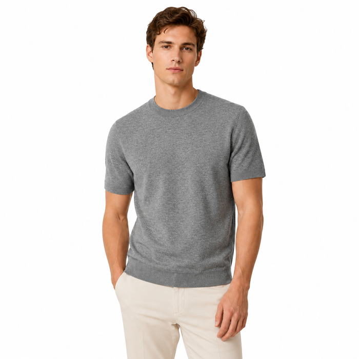 Camiseta masculina NARO em tricô de lã cinza-claro vista frontal