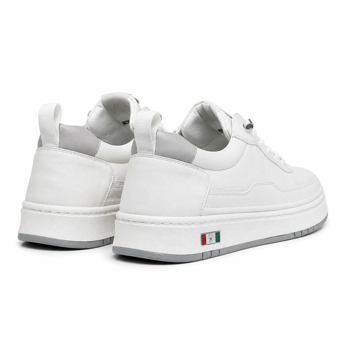 Tênis casual masculino branco — vista traseira