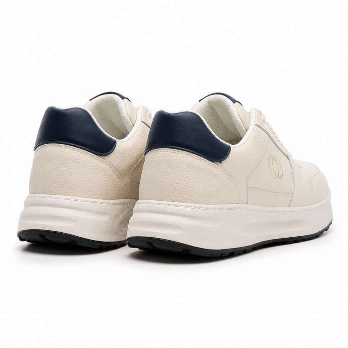 Tênis masculino em couro off-white — vista traseira