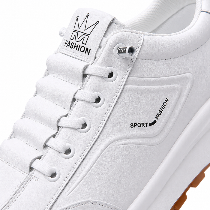 Detalhes do acabamento e cadarço do tênis masculino branco